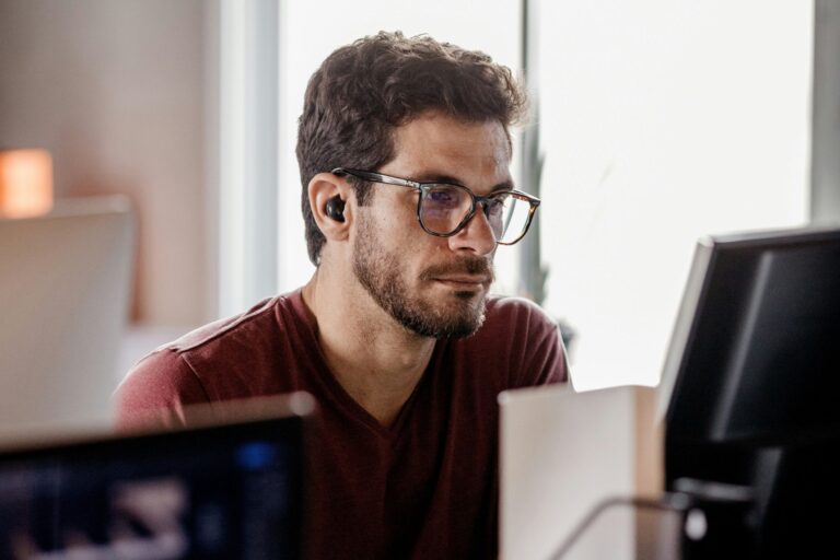 Business owner using computer to improve focus with neurofeedback